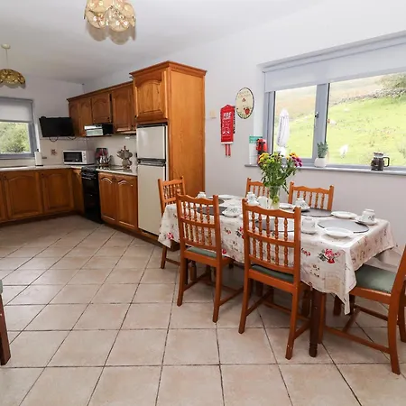 Lyreboy Holiday home Gortrelig